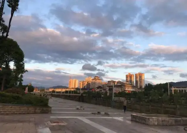 四川哪个城市夏天凉快_四川哪个城市夏天比较凉快_夏天哪个城市凉快适合旅游