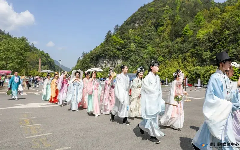 金佛山自驾一日游_金佛山一日游最佳路线_金佛山上山