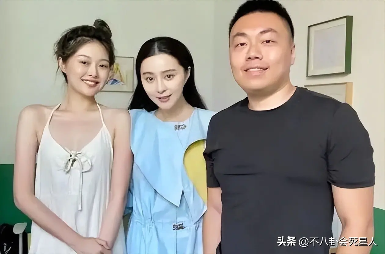 网红头像女_网红现身女粉丝下跪_网红女