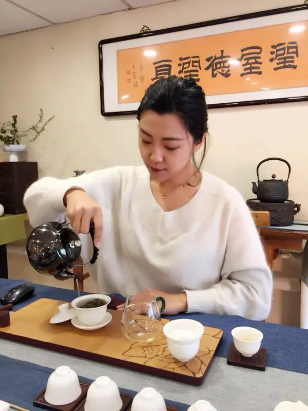 棕色茶几配什么颜色沙发好看_棕色茶叶是什么茶_茶棕色