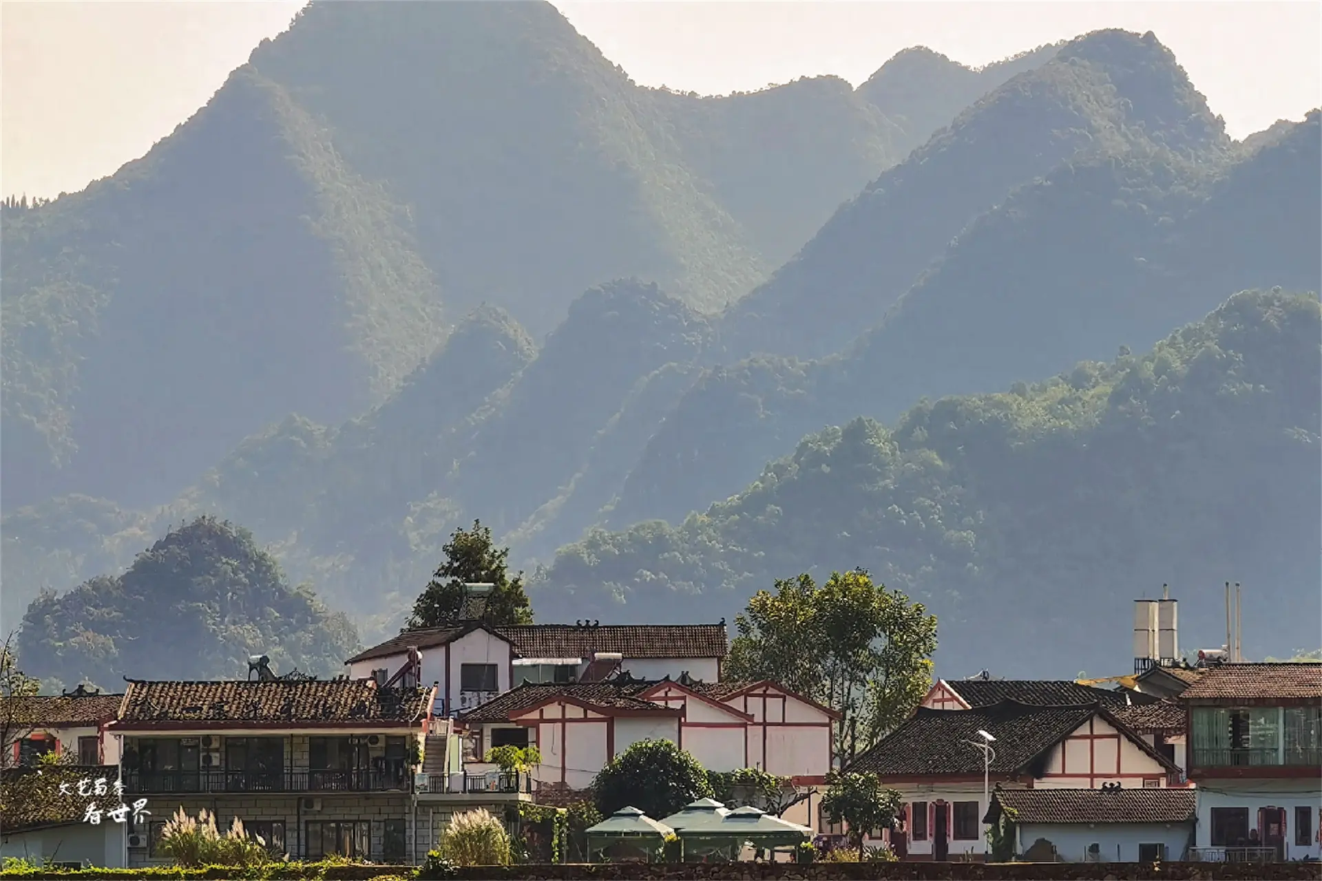 夏天旅游去哪避暑比较好_夏季去哪避暑好玩_夏天旅游避暑胜地