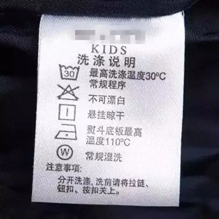 衣服吊牌上附赠的布料是用来干嘛的_衣服吊牌上附赠的布料是_衣牌上附赠的布料