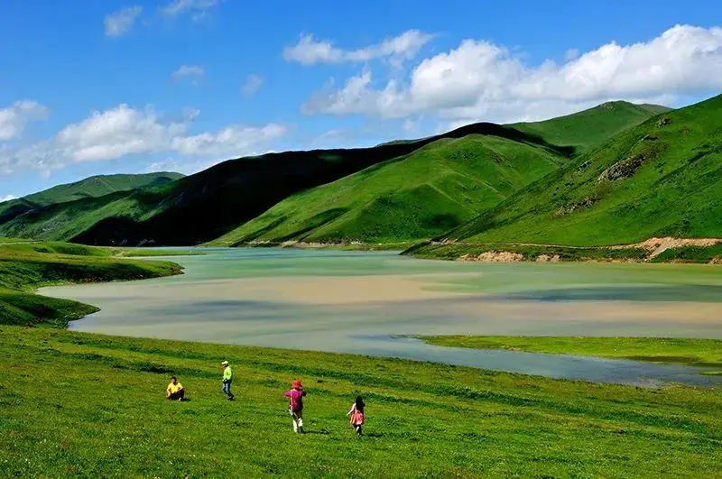 夏天去哪里旅游凉快_夏天旅行凉快的好去处_夏天旅游哪凉快