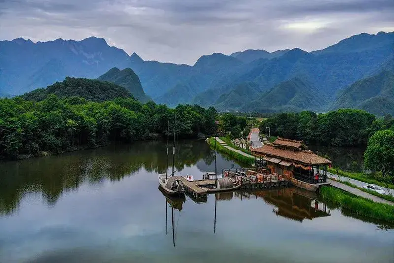 夏天旅行凉快的好去处_夏天去哪里旅游凉快_夏天旅游哪凉快