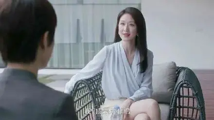 跪在女生脚下_跪坐在脚上_跪下的女生头像