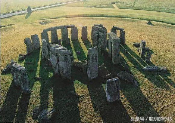 复活岛石像和巨石阵_复活岛巨石雕像_复活雕像巨石岛图片