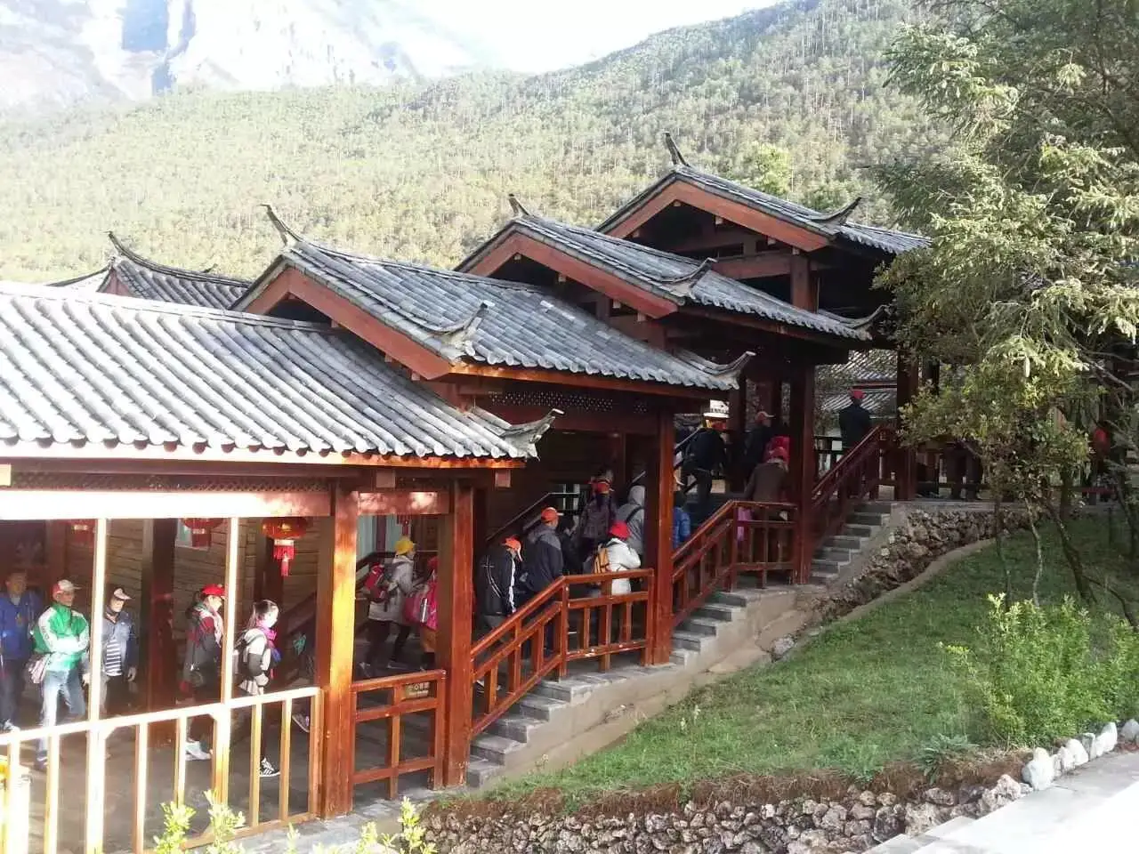 玉龙雪山夏天还有雪吗_夏天的玉龙雪山多少度_玉龙雪山在夏天有雪吗