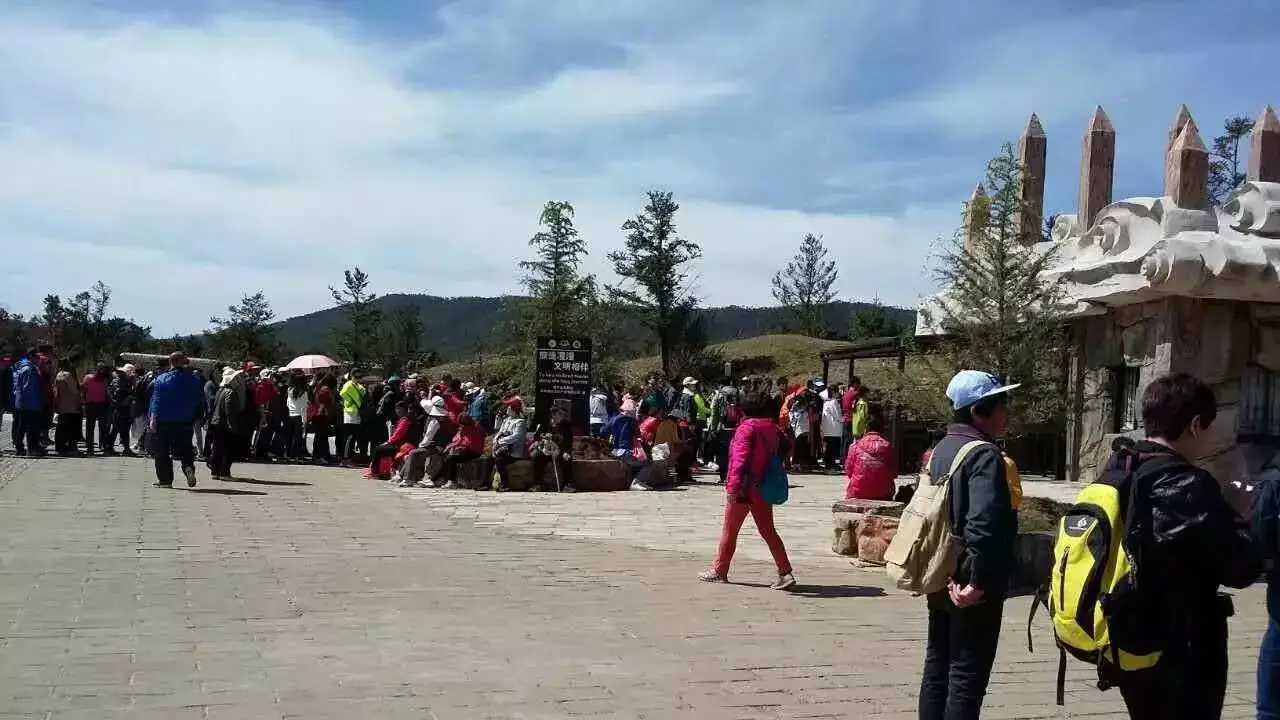 玉龙雪山在夏天有雪吗_玉龙雪山夏天还有雪吗_夏天的玉龙雪山多少度