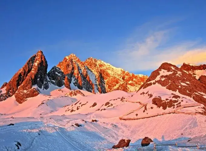 玉龙雪山夏天有雪_夏天的玉龙雪山多少度_玉龙雪山夏天还有雪吗