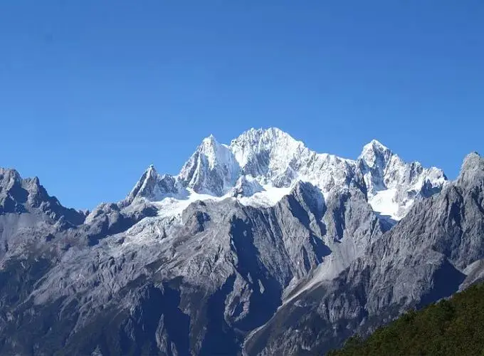 玉龙雪山夏天还有雪吗_玉龙雪山夏天有雪_夏天的玉龙雪山多少度