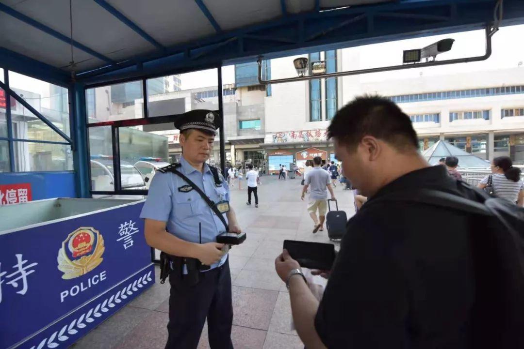 警务督察成效_警察与督察,47,10,-1,警察与督察-萍乡**督察保障高效能警务 **执法被...,https：//www.xnbaoku.com/54353/.html_警务督察执勤规范篇