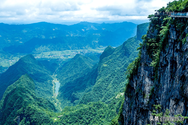 张家界天门山景区服务电话_张家界天门山景区电话,0,3,3,51 9 9 9 9 3 3,990,2.41,张家界天门山景区电话 张家界天门山景区咨询电话_竞价网,https：//m.jingjia.net/article/a_张家界天门山联系电话